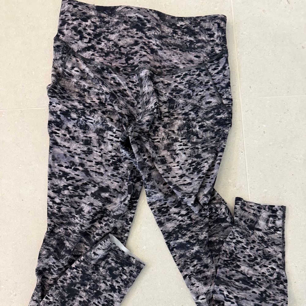 Lululemon 25" black/grey leggings size 4